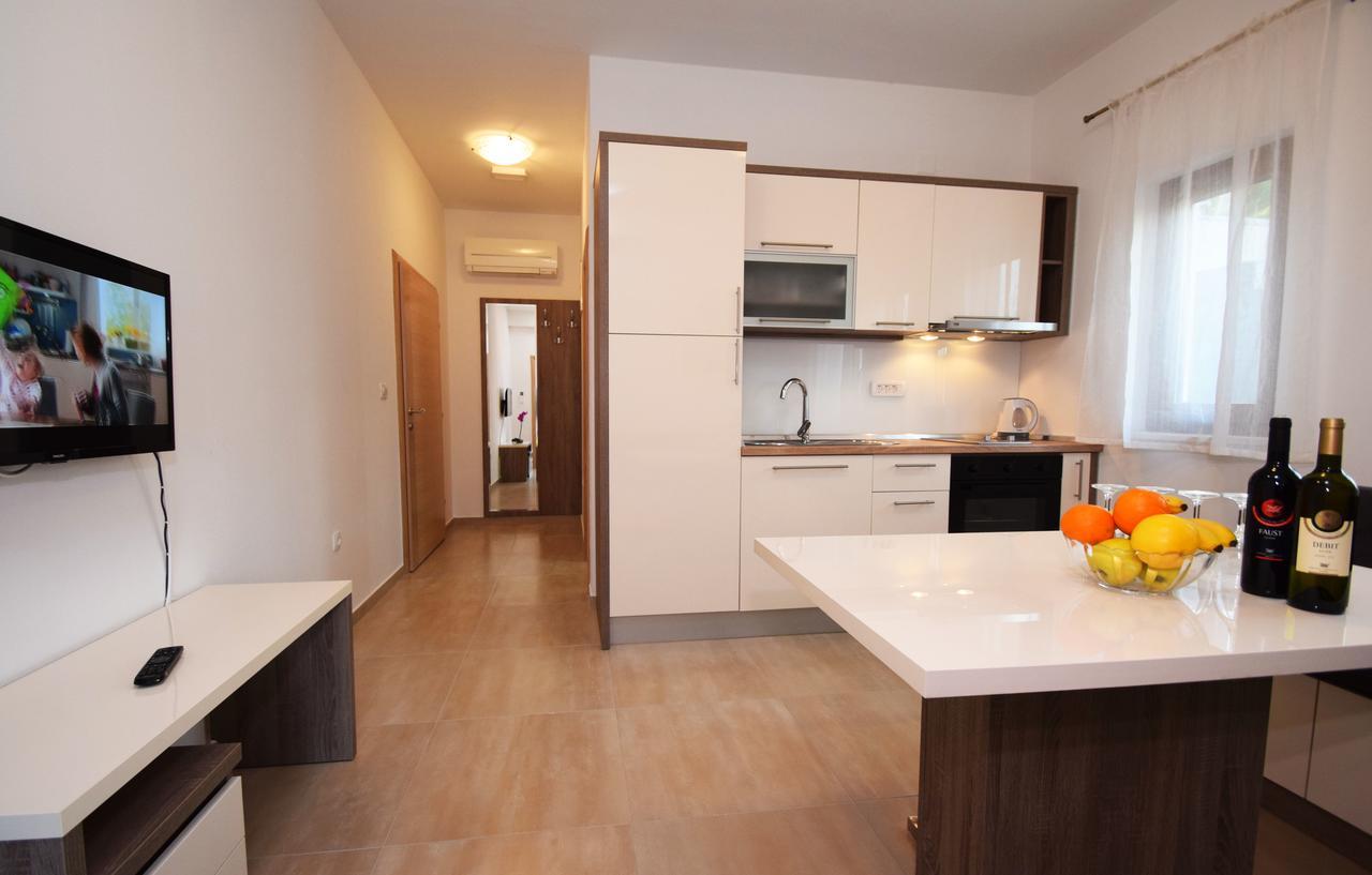 Apartments Paklenica Starigrad Paklenica Ngoại thất bức ảnh